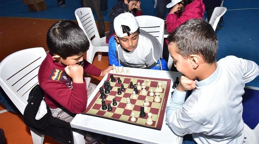 Ceylanpınar&rsquo;da satran&ccedil; turnuvasına yoğun ilgi