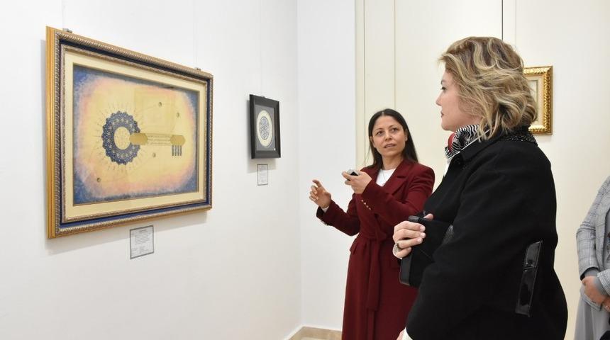 Vali Deniz ve eşi, T&uuml;rk Sanatları Sergisine hayran kaldı