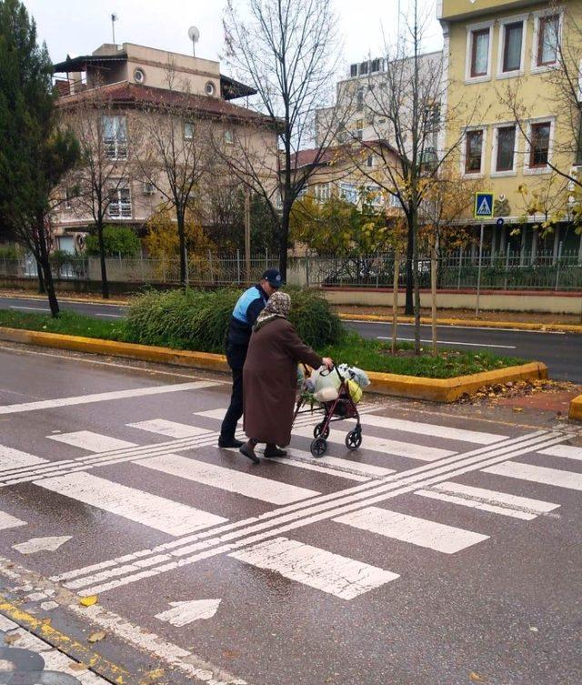 İzmit zabıtası takdir toplamaya devam ediyor