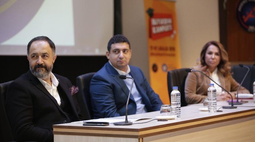 Kamp&uuml;ste keyifli s&ouml;yleşi