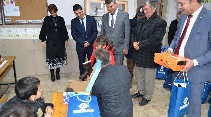 MEDAŞ&rsquo;ın &lsquo;Kardeş Okul&rsquo; projesi s&uuml;r&uuml;yor