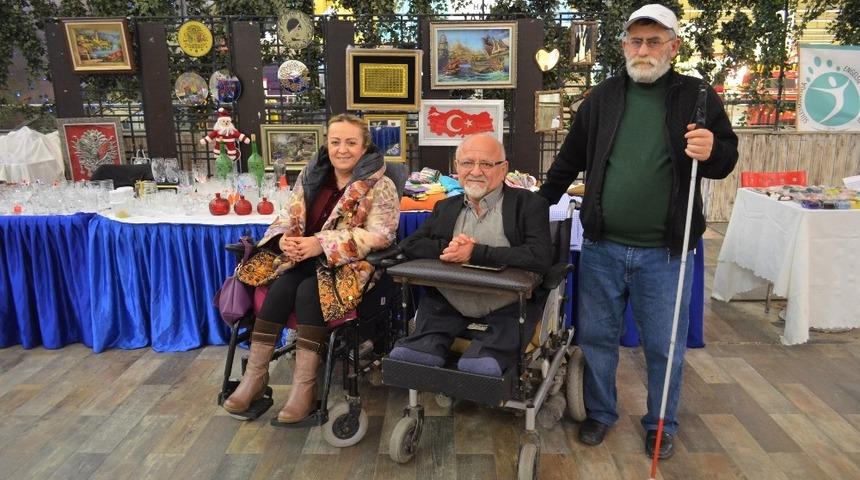 Engellilerin el emeği &uuml;r&uuml;nleri satışa sunuldu