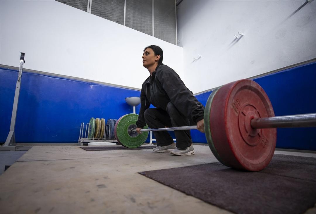 Jandarma hayali kadın halterciyi astsubay yaptı 