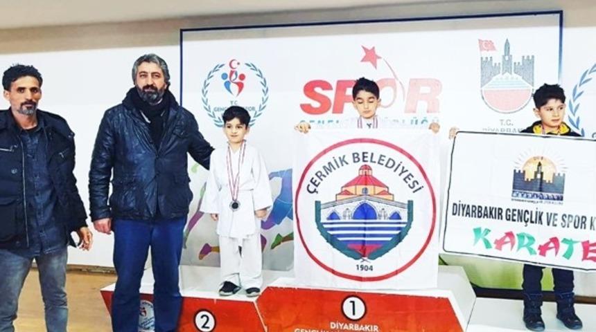 &Ccedil;ermikli gen&ccedil; karateciler 6 madalya kazandı