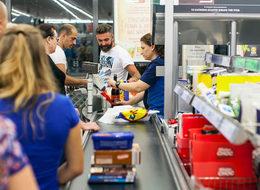 Naylon poşetler kasalarda okutulmaya başlandı