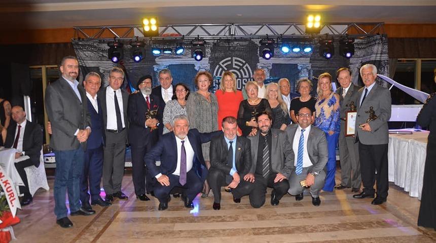 İzmir Gazeteciler Cemiyeti geleneksel yılbaşı balosu Kuşadası’nda yapıldı