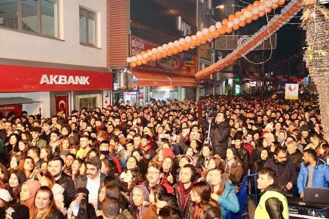 Gece Yolcuları Biga’yı coşturdu