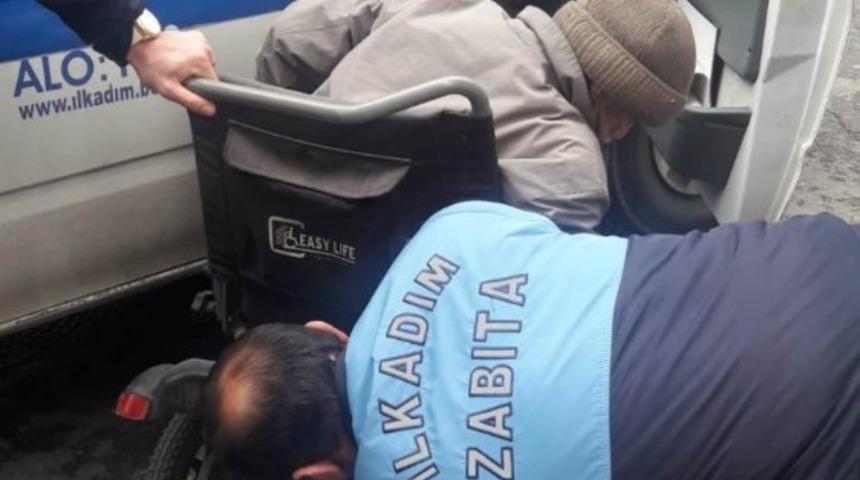 Zabıta engelli vatandaşın imdadına yetişti