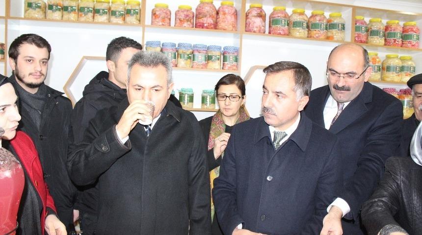 Kadınların ürettiği organik turşular satışa sunuldu