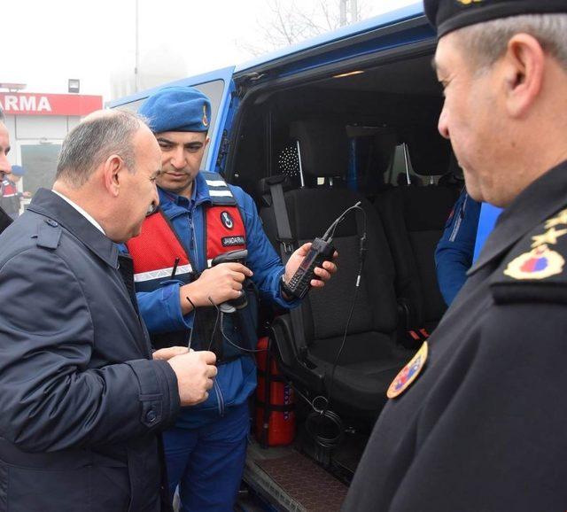 Vali Karadeniz, Jandarma Trafik Denetim Uygulama Noktasını inceledi