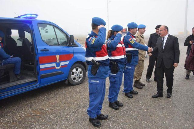 Vali Karadeniz, Jandarma Trafik Denetim Uygulama Noktasını inceledi