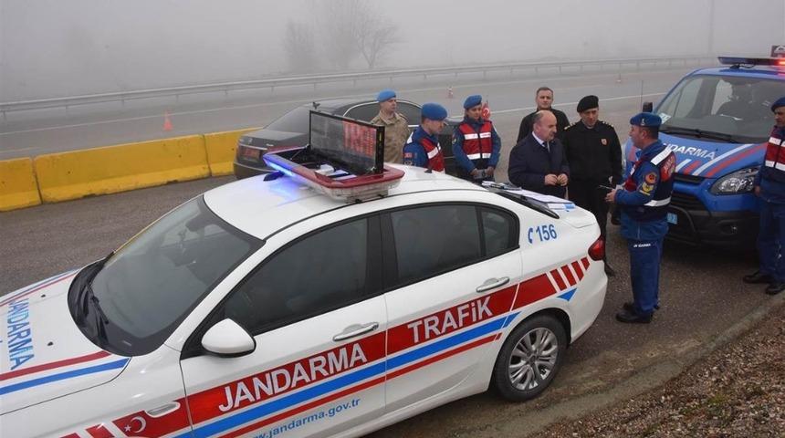 Vali Karadeniz, Jandarma Trafik Denetim Uygulama Noktasını inceledi