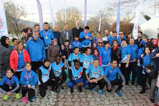 Samsun’da otizm için koştular