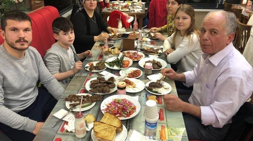 Burhaniye’de kadın muhtar adayından köfte ziyafeti