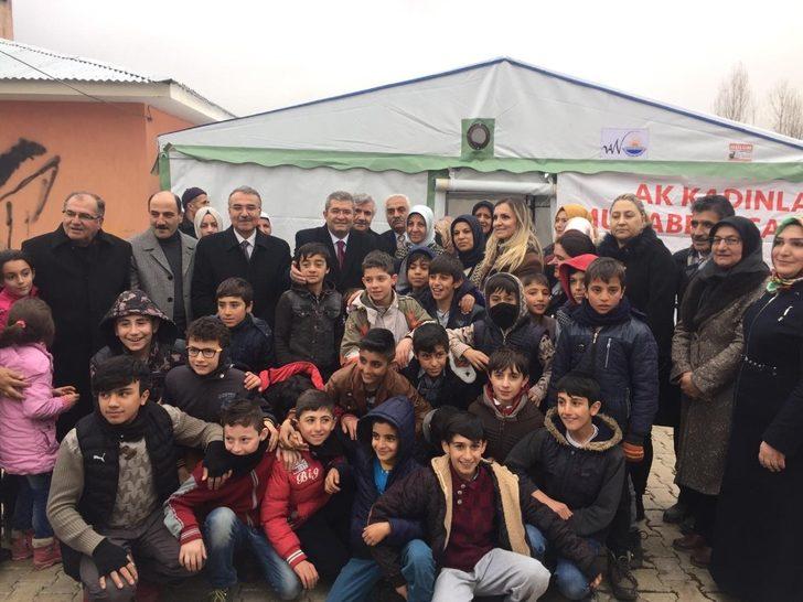 Necdet Takva, partililerle buluştu G3