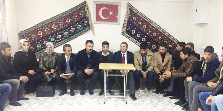 Necdet Takva, partililerle buluştu G4