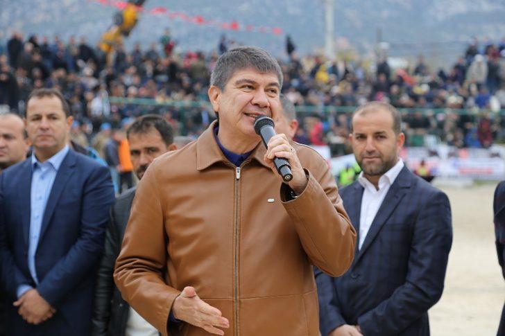 Demre’de deve güreşi heyecanı yaşandı G4