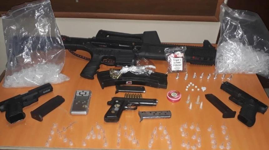 Sakarya&rsquo;da uyuşturucu operasyonlarında 3 şahıs tutuklandı