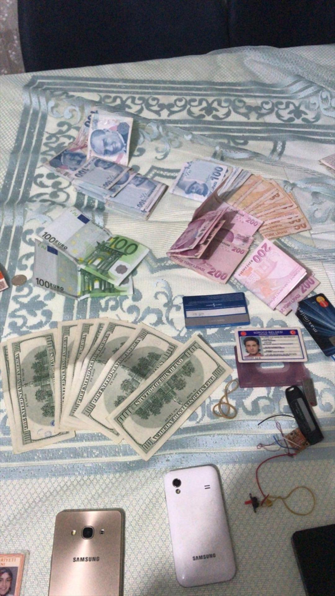 Bursa'da h&uuml;cre evlerine operasyon! Sarı yelek ve kırmızı yelekler ele ge&ccedil;irildi 