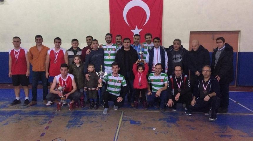 &Ccedil;ıldır&rsquo;da d&uuml;zenlenen basketbol turnuvası sona erdi