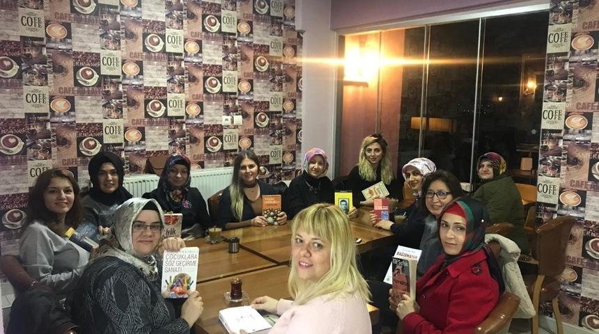 &rsquo;Yaşasın annem de kitap okuyor&rsquo; projesi