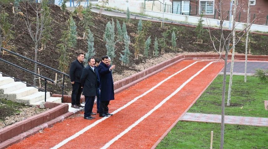 Başkan Ak&rsquo;dan parke d&ouml;şenen yollarda inceleme