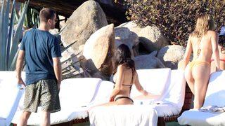 Kourtney Kardashian seks bağımlısı eski eşi ve sevgilisiyle tatilde