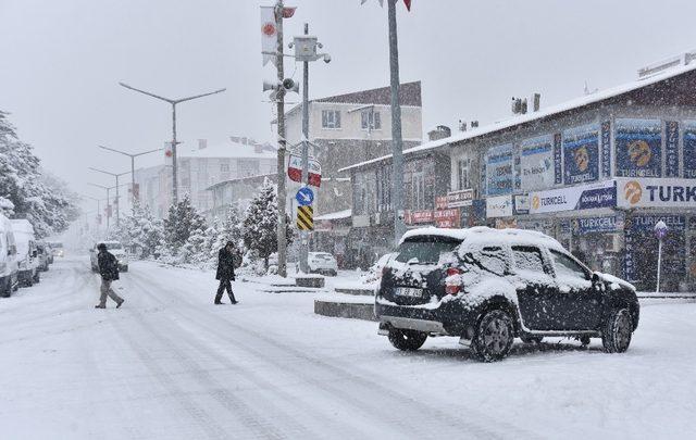 Ahlat’ta kar yağışı