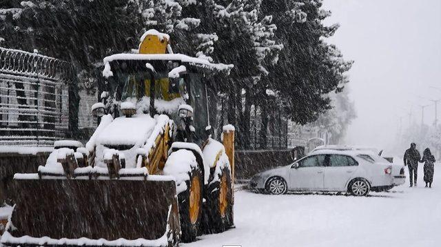 Ahlat’ta kar yağışı