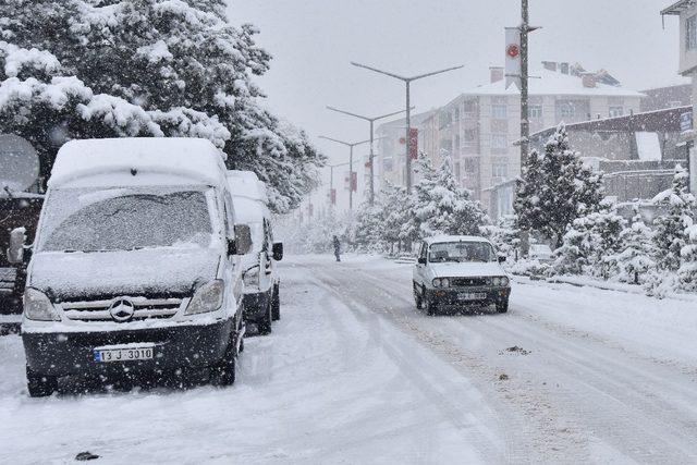 Ahlat’ta kar yağışı