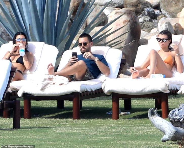 Kourtney Kardashian seks bağımlısı eski eşi ve sevgilisiyle tatilde G1