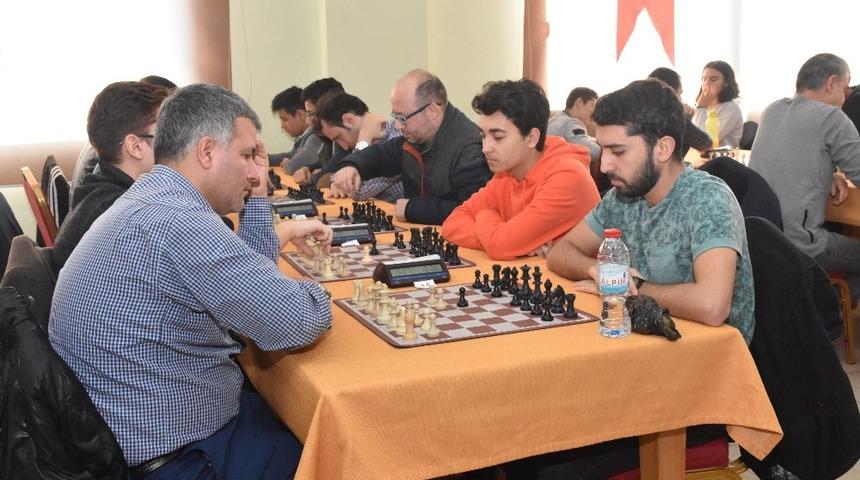 Tarsus&rsquo;ta satran&ccedil; ve bri&ccedil; turnuvaları