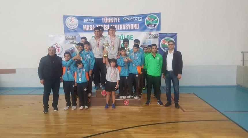 Kocasinan’ın masa tenisi takımları turnuvaya damga vurdu
