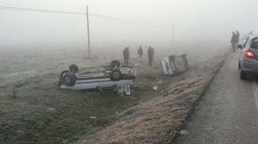 Tavşanlı&rsquo;da 2 otomobil &ccedil;arpıştı: 2 yaralı