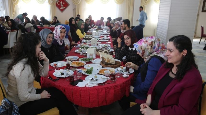 Kaymakam Arıcan usta &ouml;ğreticilerle bir araya geldi