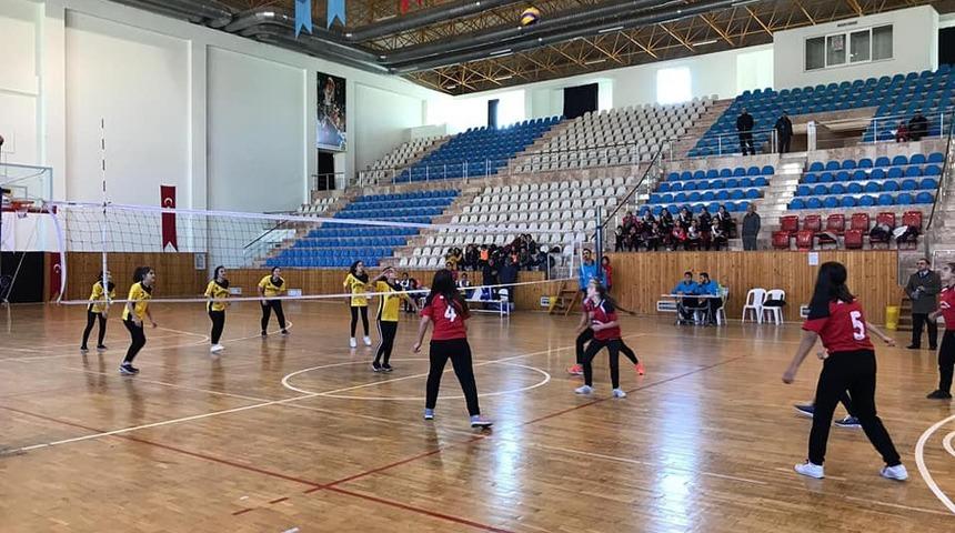 Okul Sporları Voleybol M&uuml;sabakaları başladı