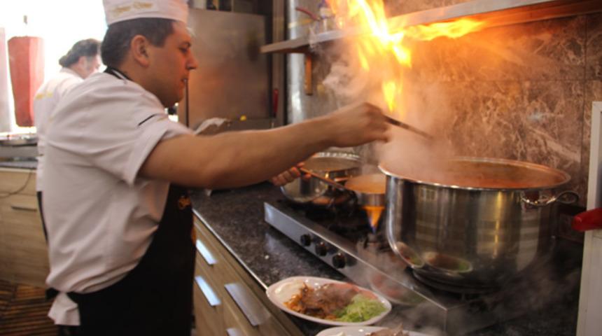 İlgi g&uuml;nden g&uuml;ne b&uuml;y&uuml;yor: 30 &ccedil;eşit baharatla hazırlanıyor! G&uuml;nde 80 kilo...