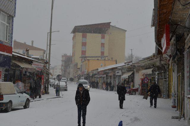 Adilcevaz’da eğitime ara