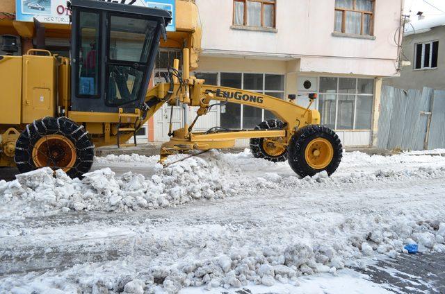 Adilcevaz’da eğitime ara