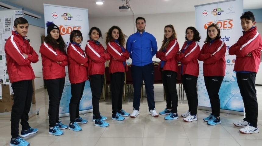 Şampiyonaya hazırlanan sporculara malzeme desteği