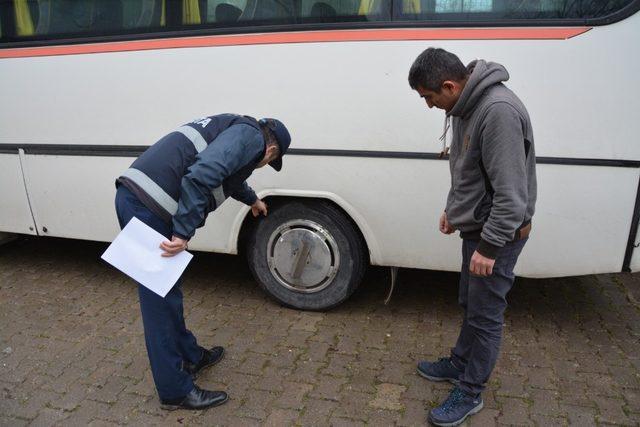 Kartepe’de okul servis araçlarının denetimleri devam ediyor