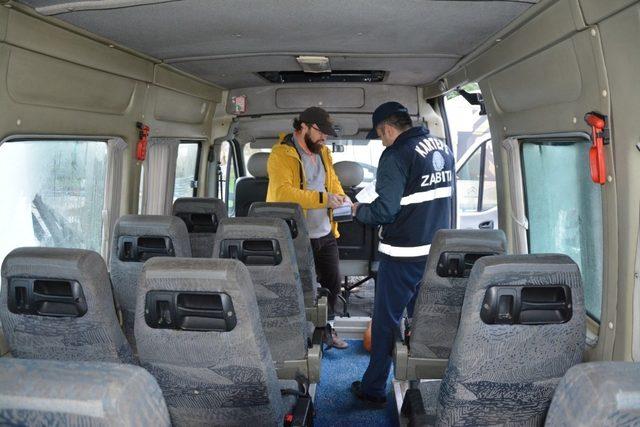 Kartepe’de okul servis araçlarının denetimleri devam ediyor