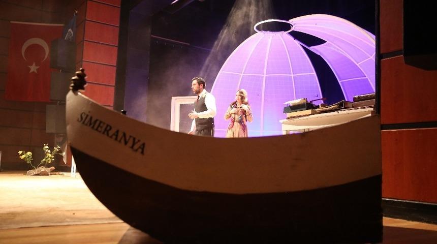 &ldquo;YALNIZIZ&rdquo; Kayseri&rsquo;de sahnelendi