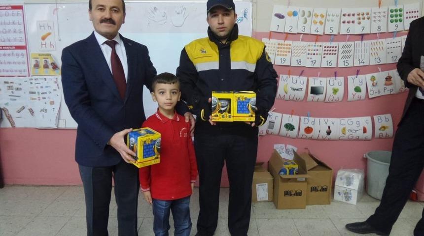 Mektuplarını PTT m&uuml;d&uuml;r&uuml;n&uuml;n elinden aldılar