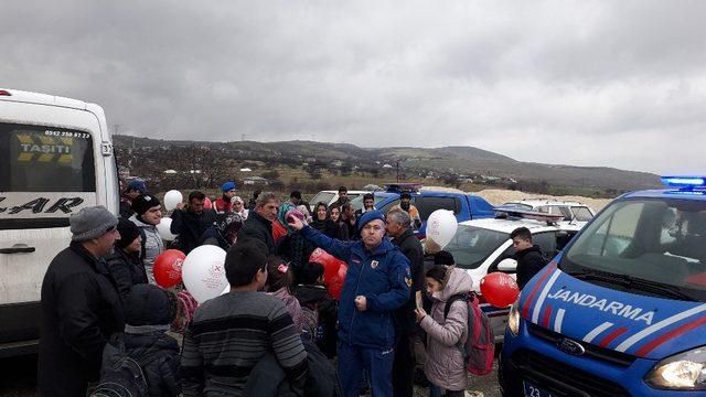 Jandarma ekipleri öğrenci servislerini denetledi