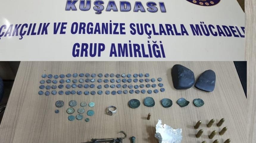 Kovalama sonucu durdurulan ara&ccedil;tan tarihi eser ve uyuşturucu &ccedil;ıktı