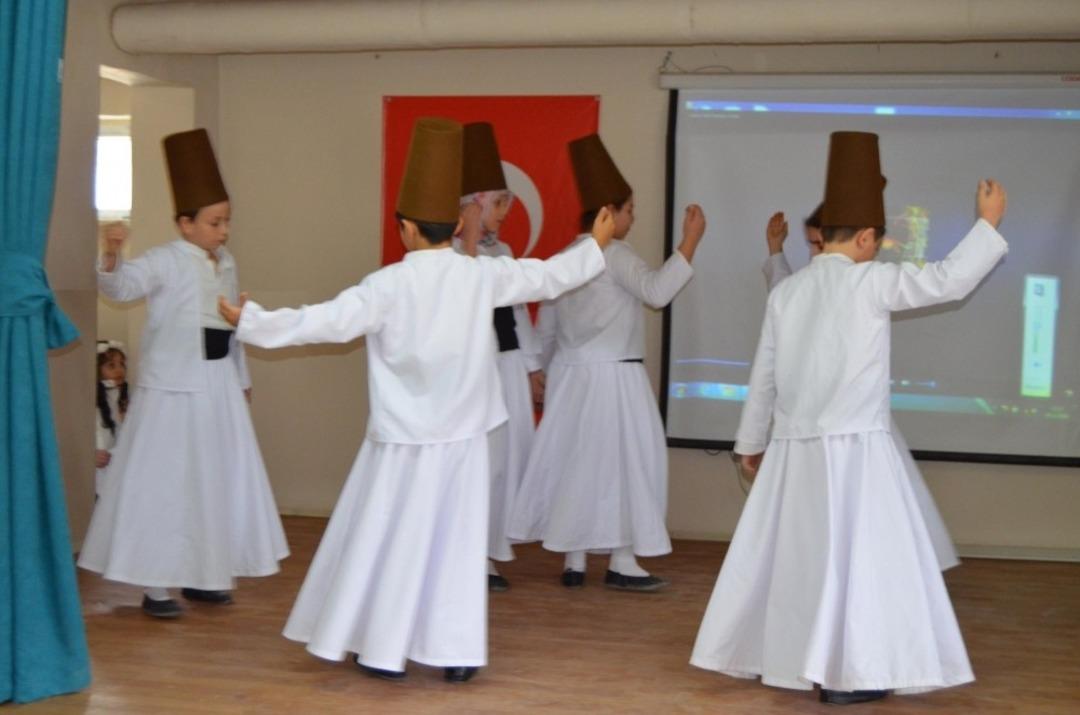 Minik semazenler kendilerine hayran bıraktı