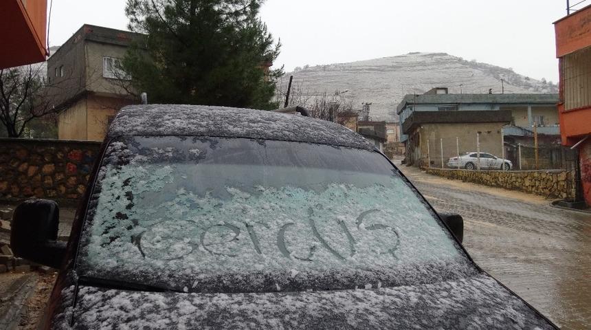 Gerc&uuml;ş&rsquo;e mevsimin ilk karı yağdı