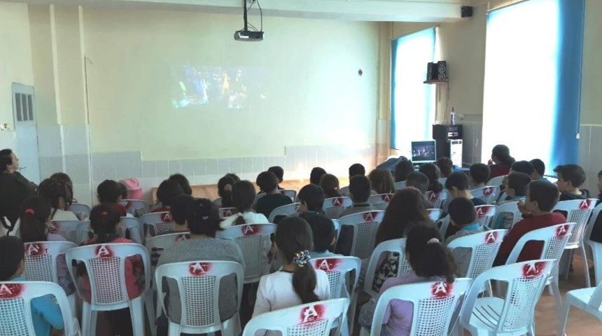 İlkokulda sinema g&uuml;nleri