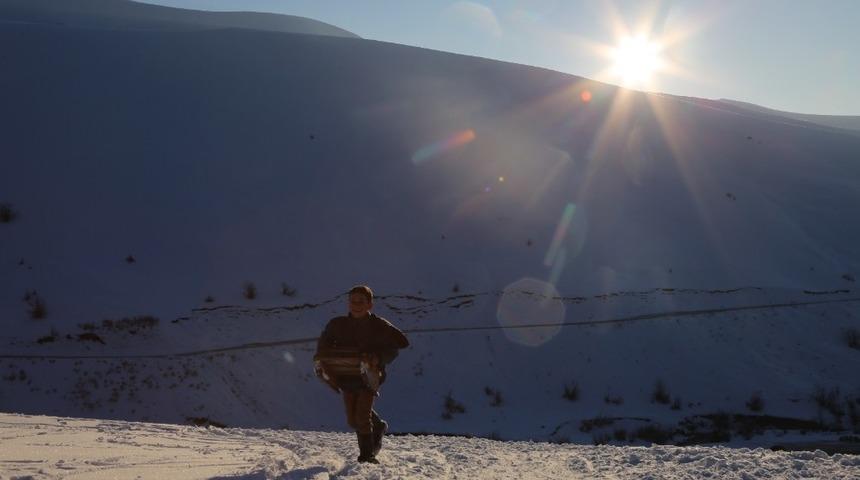 Y&uuml;ksekovalı &ccedil;ocukların kızak keyfi